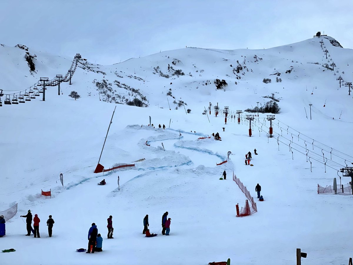LaToussuire's tweet image. Une nouvelle piste de luge sur le front de neige juste pour nos vacanciers de Février. Amusez-vous en respectant les distances de sécurité.  Merci la Soremet! @LesSybelles @SavoieMontBlanc @RDV_Experience #luge #toustoussuire @francemontagne