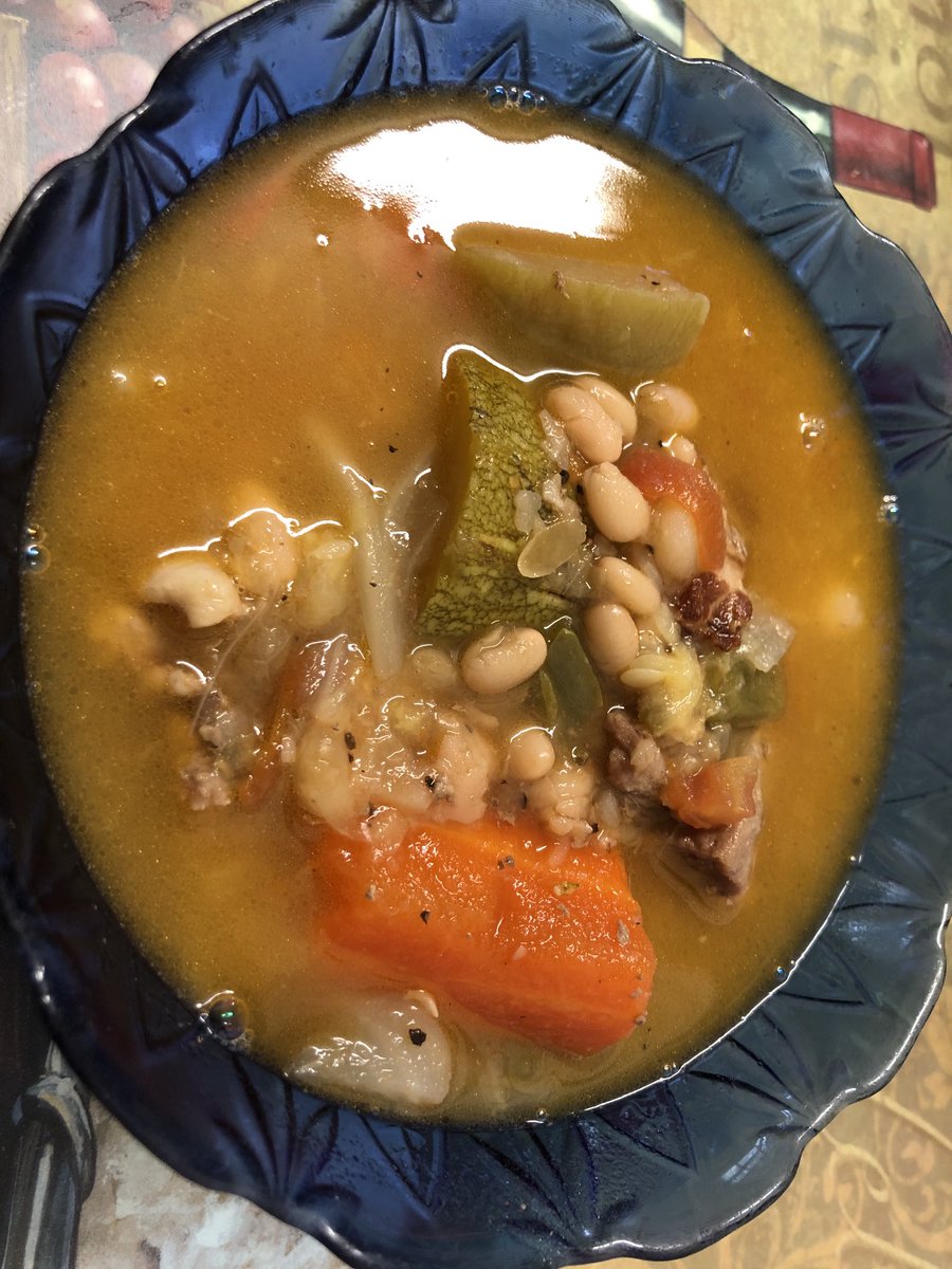 BeatrizCetz's tweet photo. National soup day ..navy beans with vegetables soup https://t.co/x4d50trZSX