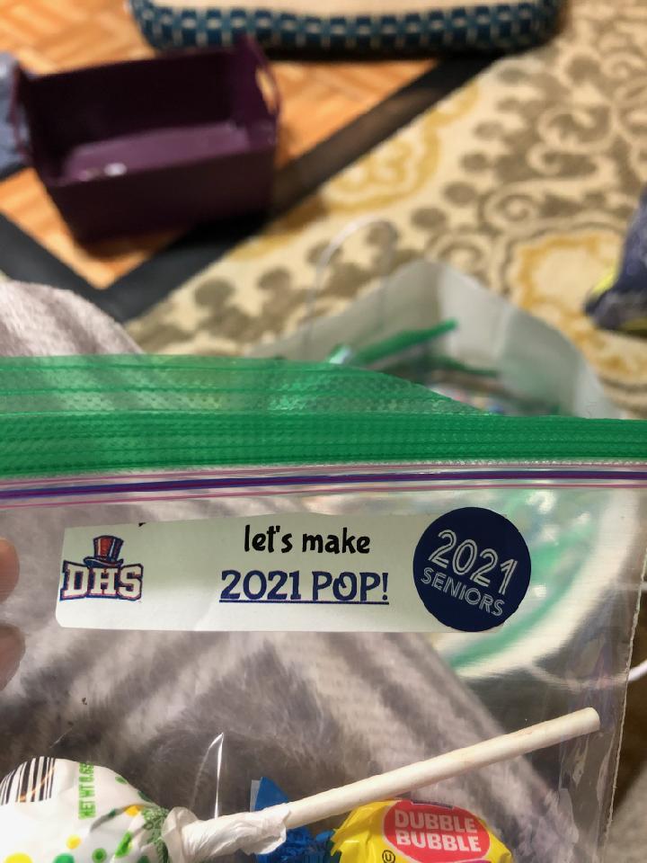 MrDPrincipalDHS's tweet photo. Great first day!  Awesome to see students again. Special shout out to @dhspto1 for the gift to the in person seniors!! #hatterpride #Classof2021 #thoughtthatcounts https://t.co/A7JkosUyLr