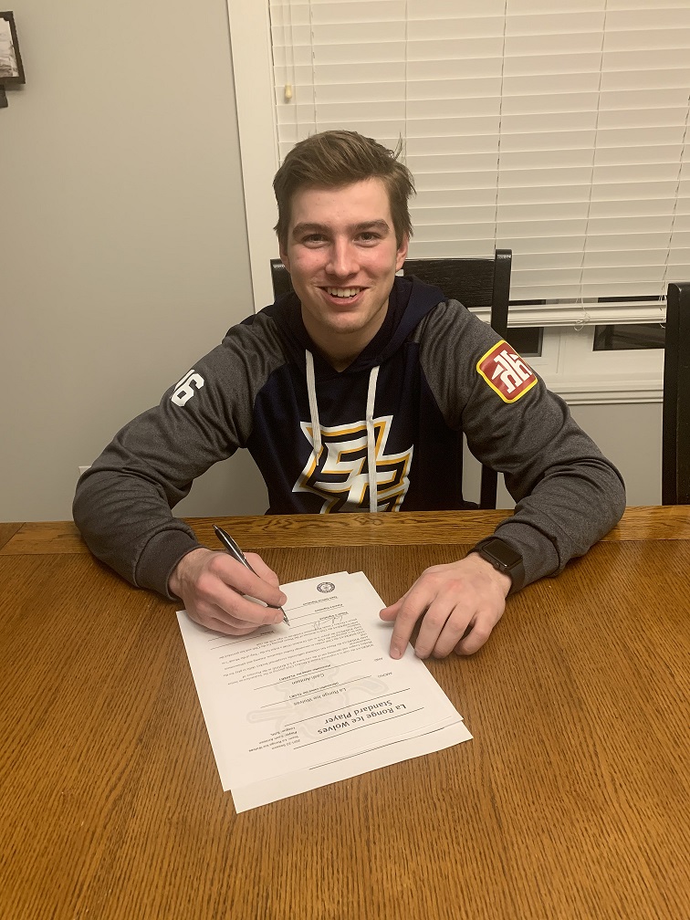 Congratulations to 03 Forward Cash Arntsen on signing his LOI with the Wolves!!! Cash was our #1 draft pick (#1 in SJHL) in 2018. He's currently Captain for AAA Swift Current Legionnaires!!
#bleedteal #icewolveshockey #icewolvesfamily #SJHL
