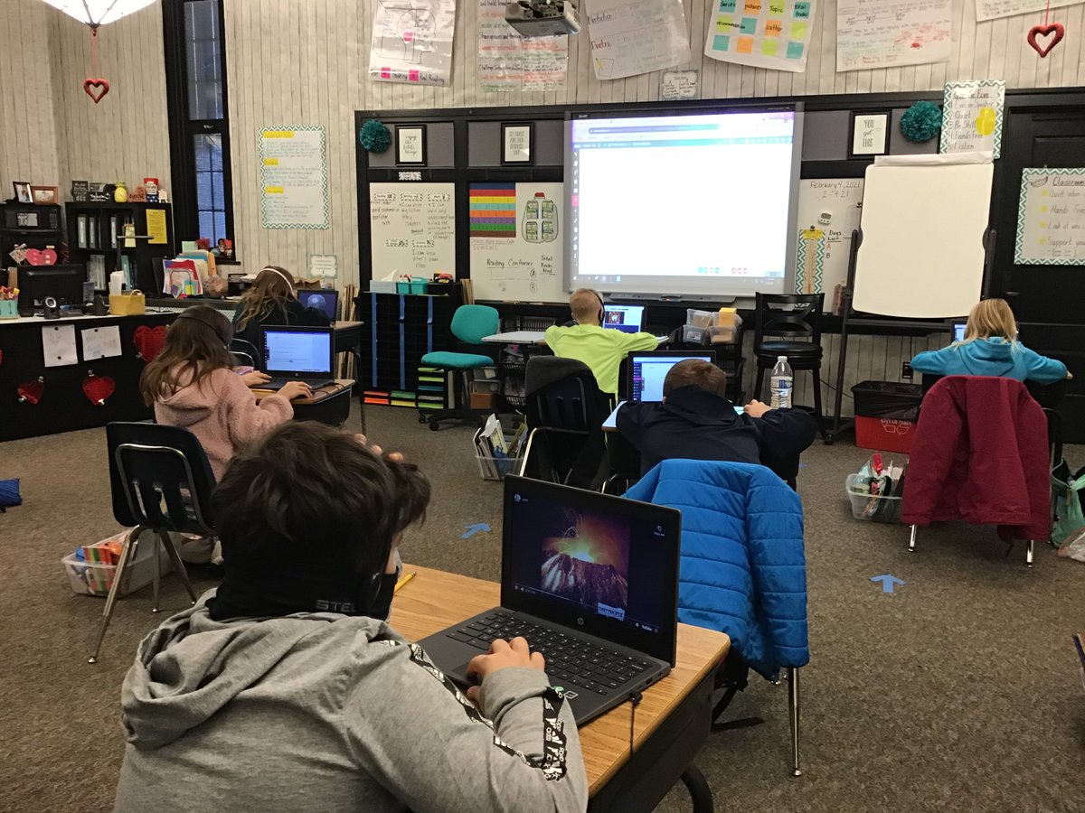 Thomas_4thGrade's tweet photo. Viewing party to watch our Plant 🌿Research Project Videos!  They has a blast using @ChatterPixIt and iMovie to make their research come alive!  🎥@wispekin #d108ourpurpose #Funin4th https://t.co/iS2JVVMeIG