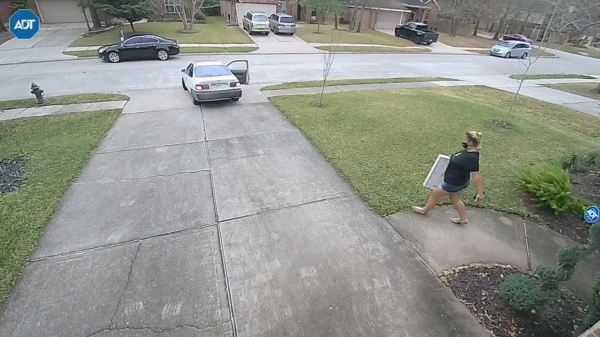 Do you recognize this woman? Porch pirate caught on camera in Atascocita area > click2houston.com/news/local/202… #kprc2 #hounews