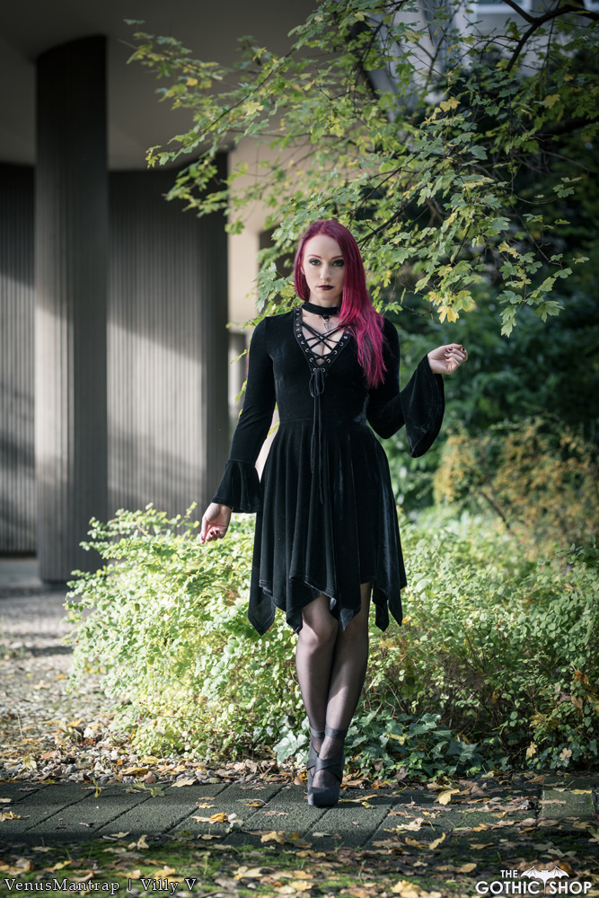 thegothicshop's tweet photo. Model: @Venus_Mantrap
Photographer: Miss Nephthys #villyv
Blair Witchy Dress: https://t.co/8Lk1sBVyFh https://t.co/TrVUg57zqB