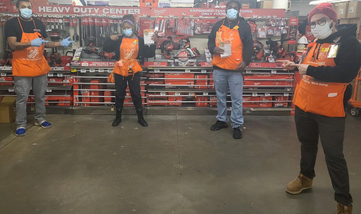 Kicking off our PRO FOCUS MONTH by shouting out our AMAZING tool associates here at #6175 🌟Consistently BUILDING STRONG RELATIONSHIPS 💪🏼 and assisting the store push credit goals! Thanks you KORI and DARRELL!!! 🌟🌟#profocusmonth <a href="/RoneilaMC/">Roneila M.</a> <a href="/MRHD_COM/">Miguel Perez MR HD</a>