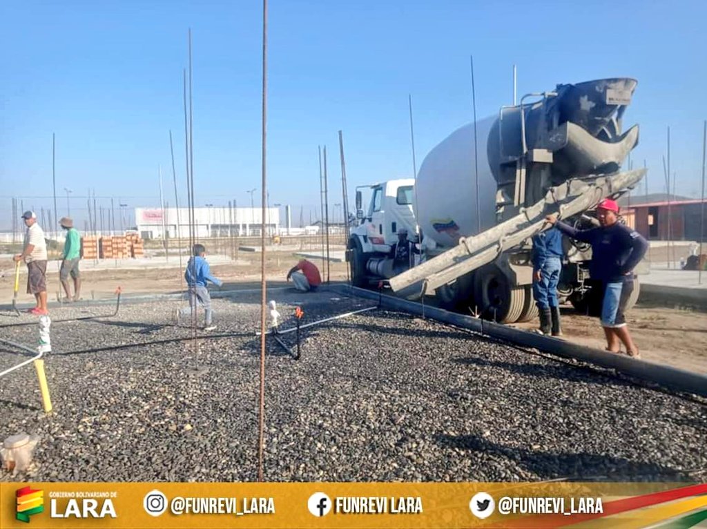 Funrevi_Lara's tweet photo. #04Feb #JuevesDeVivienda en Lara, se vaciaron 06 losas, en el Urbanismo, Manuelita Sáenz, Mcpio Iribarren, @Funrevi_Lara apoyado por del poder popular construyendo casas para el pueblo.
@AdolfoP_Oficial @Minhvi_Oficial @gobiernodelara @secretariaopsv @secgoblara #Funrevi #GMVV https://t.co/clUz9rRYNa