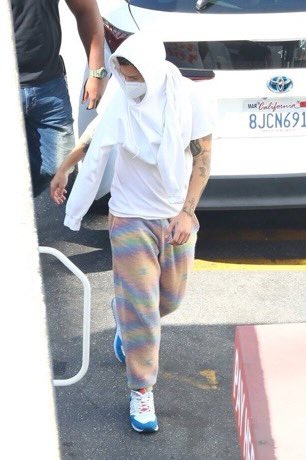 Every Harry Styles set photo we have gotten to date a very long but needed thread