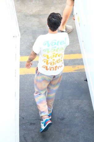 Every Harry Styles set photo we have gotten to date a very long but needed thread