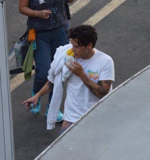 Every Harry Styles set photo we have gotten to date a very long but needed thread