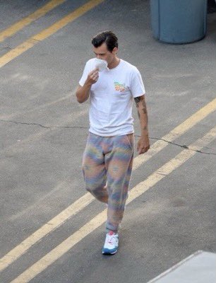 Every Harry Styles set photo we have gotten to date a very long but needed thread