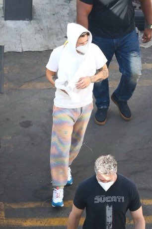 Every Harry Styles set photo we have gotten to date a very long but needed thread