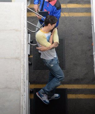 Every Harry Styles set photo we have gotten to date a very long but needed thread