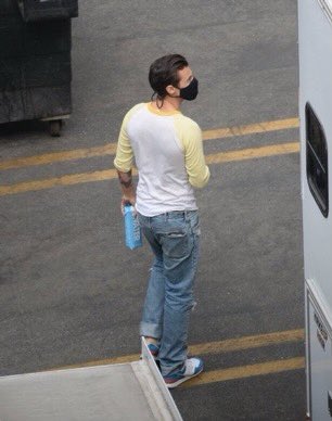 Every Harry Styles set photo we have gotten to date a very long but needed thread