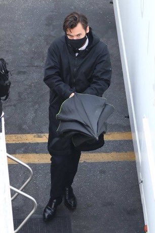 Every Harry Styles set photo we have gotten to date a very long but needed thread