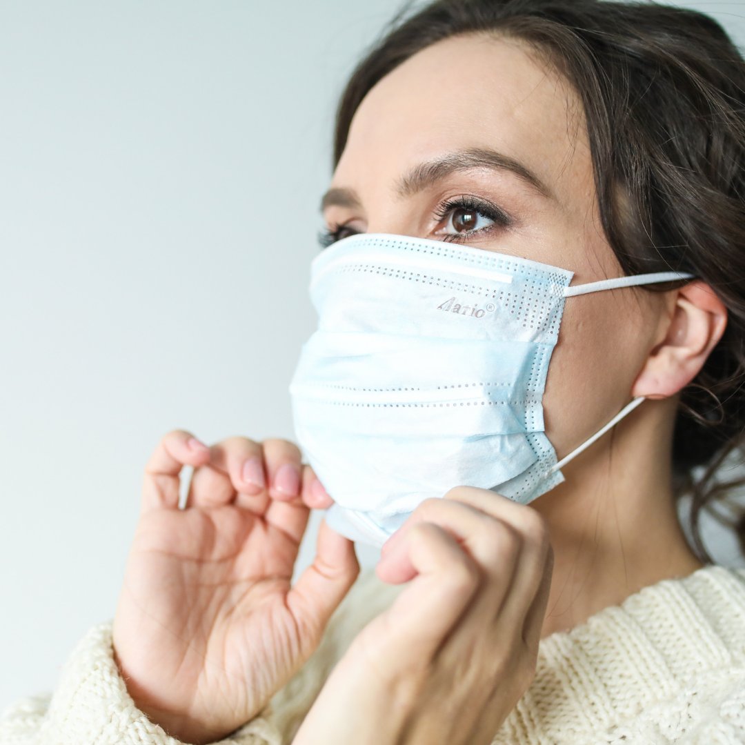 OneOahu's tweet image. Your #mask protects me, my mask protects you. We're here to spread #aloha, not #germs. We believe that if we all do our part, together we can stop the spread of #COVID19. Just remember these three things:

🚫 Avoid gatherings.
😷 Wear a mask.
↔️ Stay 6 feet away from others.