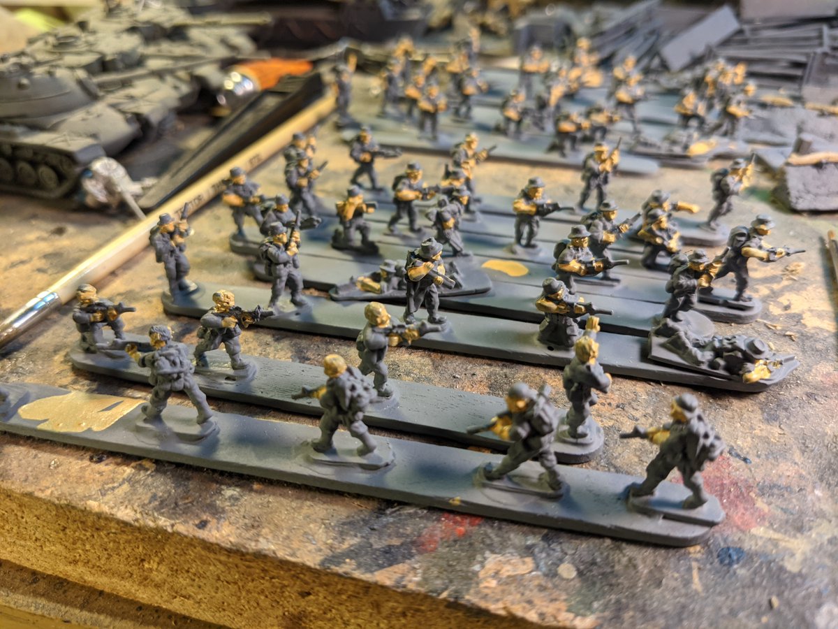 MartinKoenigsb2's tweet photo. Amazing-  Painting for the first time in two years!  Was #PaintBlocked- #VietnamWargaming #Konfrontasi #malayanemergency #NamTheGame #TeamYankee #redstormrising #colonialwargaming #BattleGroupModern  And Yes I know I am not very good... just for me... https://t.co/rr5AwGylzW