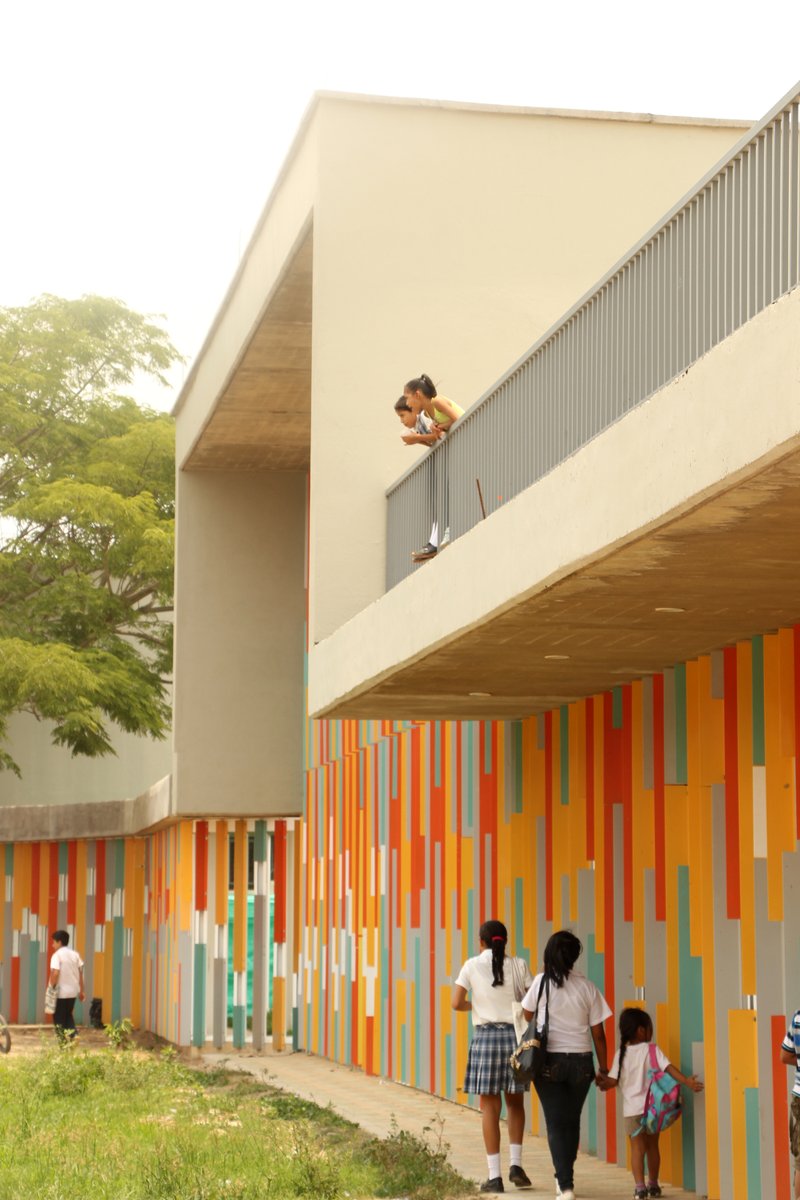includesign_au's tweet photo. Dynamic integration of indoor and outdoor environments is vital for learning spaces. This school offers a variety of outdoor spaces integrated with dynamic volumes, shape, patterns and colours. 
#schooldesign #courtyards #colombia #includesign #architecturelovers https://t.co/S9GM0aDzSk