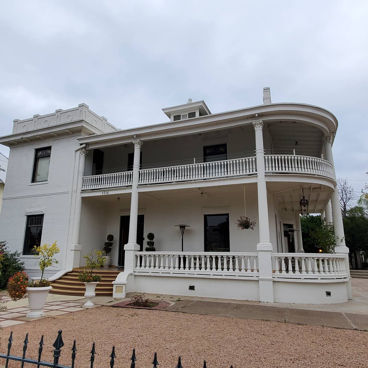AngelowPromo's tweet photo. Edificios antiguos en Laredo, Texas.
#HolaLaredo #Angelow #DeLaredo #NuevoLaredo #oldhouses #casas #casasantiguas #vintage
#vintagehome
NOTA: la primer foto es actualmente el @laredomansion @VisitLaredoTx @Laredo_Main_St https://t.co/MSFegug0IL