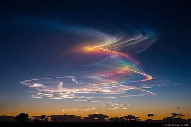 Circumhorizontal arcs or fire rainbows, are refractions of Sun or moonlight on plate-shaped atmospheric ice crystals. How cool is science? #scienceisawesome #physics