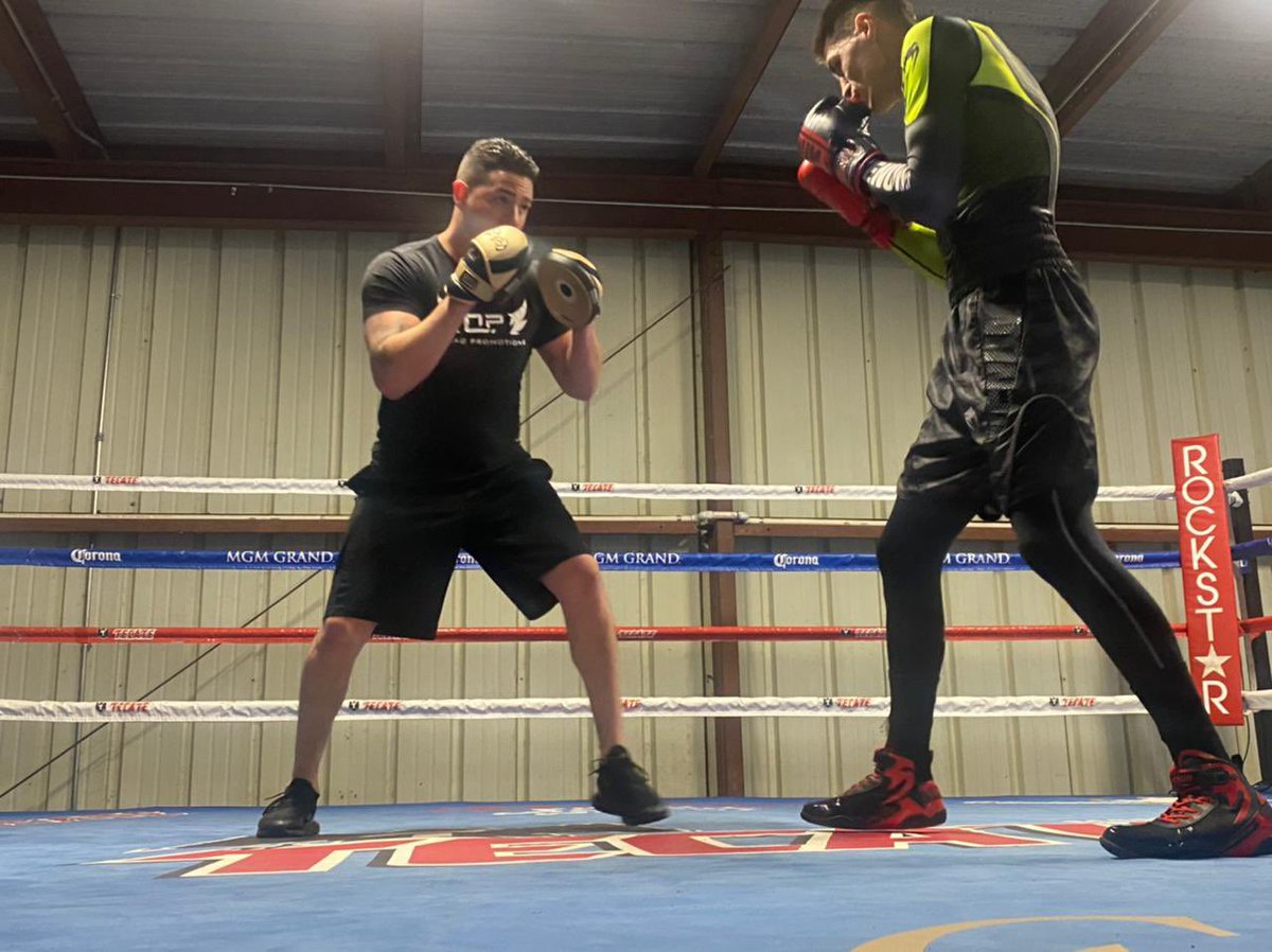 roger_romo's tweet photo. 10 days out! Training camp for the W.B.O Super Welterweight Champion of the World @alenteixeira continues. February 13 on DAZN!! #LetsGoChamp #Brazil #Boxnard #WBO #WorldChampion #DAZN #GoldenBoyPromotions #IBGBoxing #TeamTeixeira #February13 #AndStill https://t.co/nB55hs1IEL