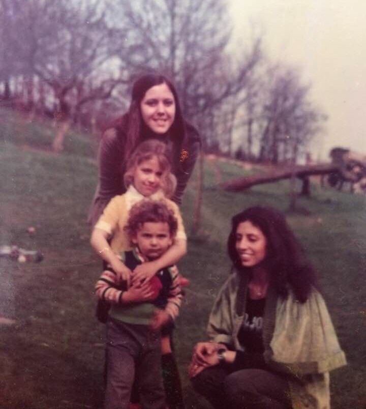 mientras robert viajaba con zeppelin, maureen prefería quedarse en casa con sus hijos. plant dijo no gustarle llevar a maureen de gira, por mucho que la amara, ya que no estaba acostumbrada, temía no brindarle el tiempo necesario y presumiendo: "tengo a la mejor dama del mundo"