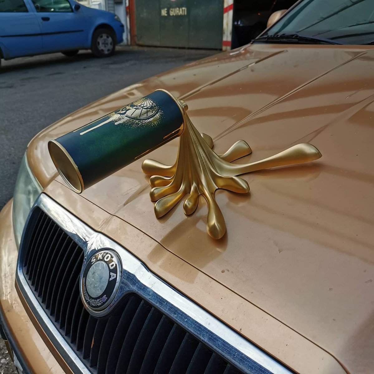 sokre1973's tweet photo. Super nice Splashcan sculpture on my Skoda car... Splashcan art by Streetartist  2Fast from Zagreb, Croatia...

#streetart #splashcan #popart #spraycanart #art https://t.co/fyZGMlsvpf