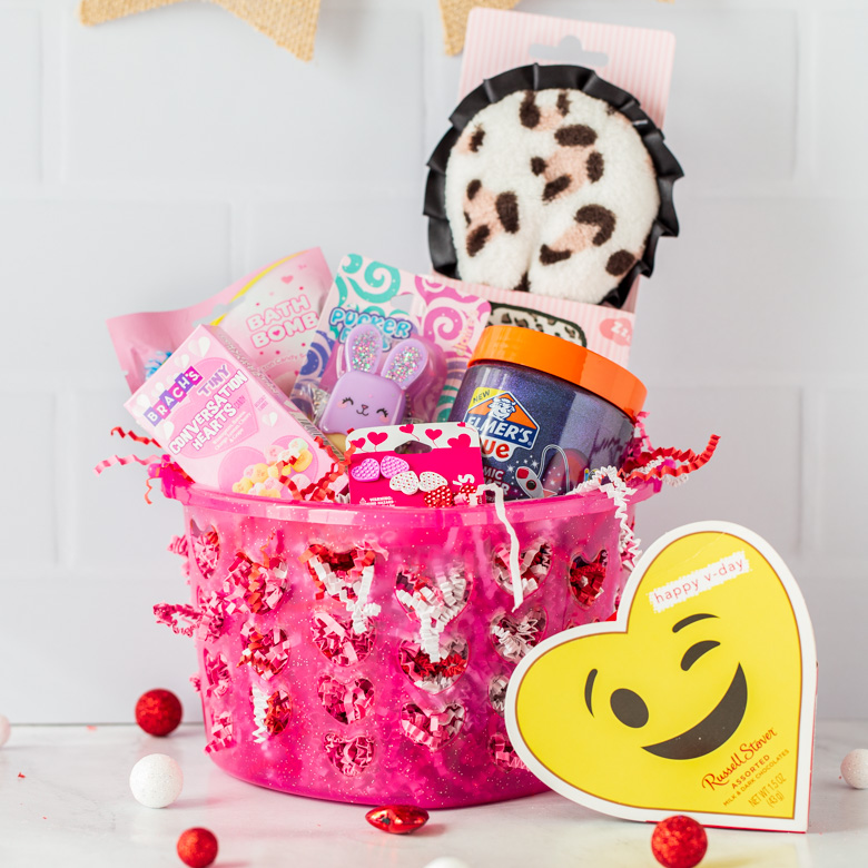 AD: We’re keeping things low key this year for V-day.  Pizza, movie, popcorn, chocolates &amp; the couch.  <a href="/Hyvee/">Hy-Vee</a> has everything we need to celebrate, from dinner, to gifts and everything in between, in one helpful place! #HyVee 💖bit.ly/3cByGVQ❤️ bit.ly/3ptsH96