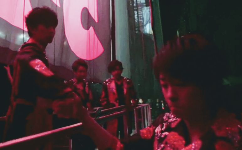 Ep 6²: normal people: it's just a handshaketrash me: THEY TOUCH + me at S: dammit just look at him why can't your eyes meet aqsdfghjkl 