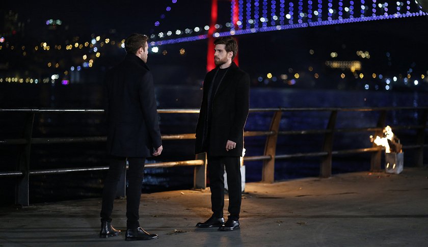 Один день в стамбуле нет в прокате. Жестокий стамбул брат джемре. Истикляль стамбул взрыв. Истикляль в стамбулетерракт. Турецкие женщины в стамбуле.