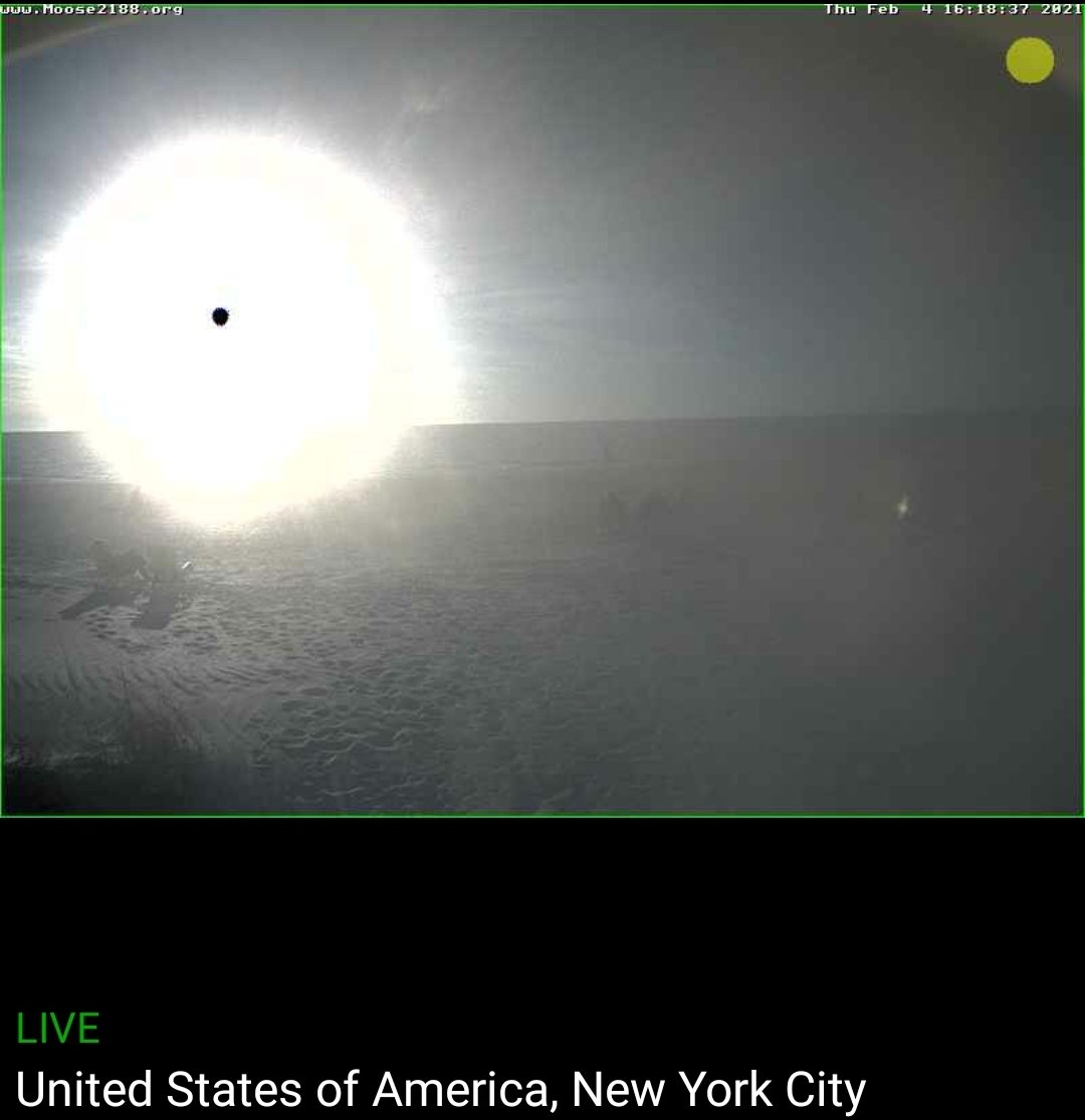 GinaHollin's tweet photo. Today at this moment. #livecams #synsun #skynet #sunsimulator #fakesun #solarsheild #wedonotconcent #chemtrails #weatherwarfare #enddaysigns https://t.co/j4JoSw16sA