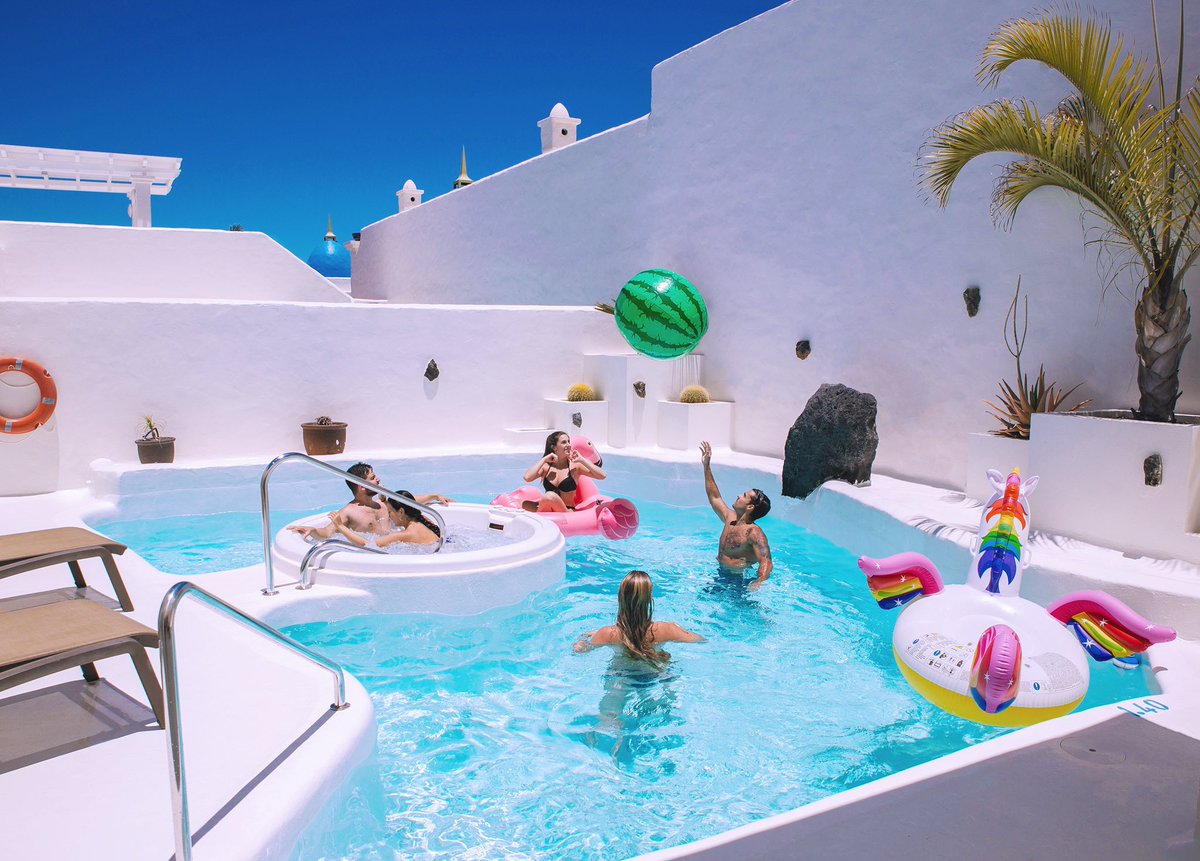 Best plans are always with friends! bahiazul.com #fuerteventura #hotel #bahiazulvillas #spain