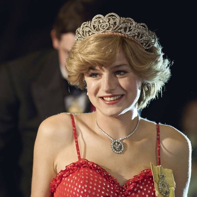 SensaCineLATAM's tweet photo. OFICIAL: Emma Corrin (#TheCrown) protagonizará junto con Harry Styles 'MY POLICEMAN', cinta basada en la novela homónima de Bethan Roberts https://t.co/MEl3tuMhGL