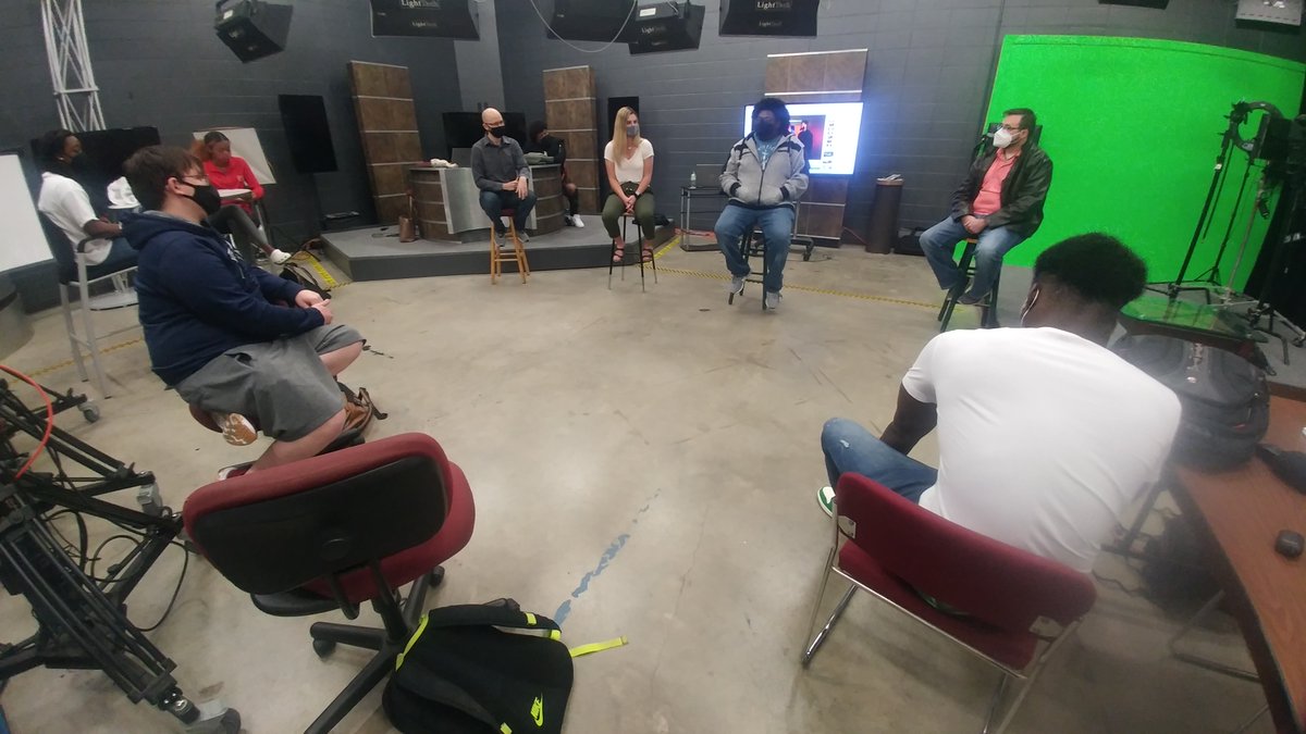 LUTVNews7's tweet photo. debate [ dih-beyt ] - a discussion, as of a public question in an assembly, involving opposing viewpoints:
@LUTVNews7 #multimediajournalists develop their debate skills for this semester's upcoming productions. @LamarCommDept #LamarUniversity #studentmedia #collegebroadcasting https://t.co/38a2dQBjDn