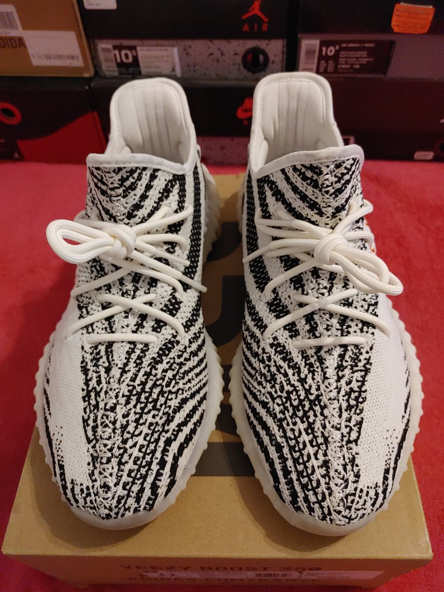nunya0202's tweet photo. Sz 11. 2018 release. Worn ONCE using aftermarket insoles, stock insoles are brand new. Shoes are in IMMACULATE preowned condition, plenty more pics available. Serious inquiries only, please . 325 gifted/shipped via USPS priority. https://t.co/I4agDHfEMR