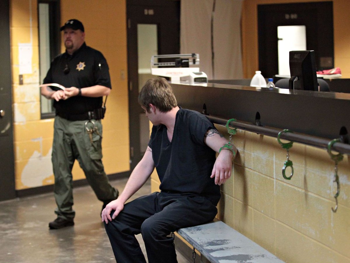 CuffedGuys's tweet image. guyscuffedandjailed.bdsmlr.com/post/329378847
#arrest #arrested #jail #jailed #prisoner #prisoners #inmate #inmates #handcuffs #handcuffed #cuffs #cuffed #restraints #restrained #police #cop #uniform #scrubs #bondage #gay #bdsm