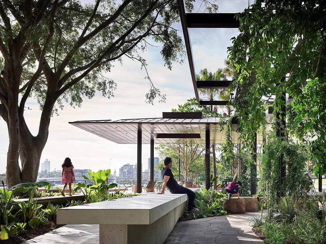 HASSELL_Studio's tweet photo. Many of us are appreciating green open spaces, so it's nice to see people enjoying Brisbane's new Riverside Green. With an expansive events lawn and a subtropical pavilion, our design extends South Bank's parklands and connects people with the Brisbane River.📷Scott Burrows https://t.co/55eTgsFzF5