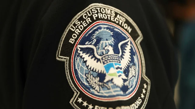 thehill's tweet photo. Border Patrol arrests 11 Iranians entering US from Mexico https://t.co/2iTQYFT85b https://t.co/VzE9Wzju9U