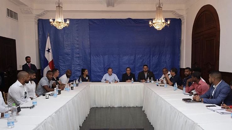 Juanrasolis's tweet photo. Señor Presidente @NitoCortizo en nombre de los cientos de futbolistas que marcharon el 17 de febrero del 2020 a la presidencia y se reunieron con usted exponiéndoles sus necesidades. Le pido encarecidamente evite las injusticias de quienes tienen secuestrado nuestro fútbol. https://t.co/U9mkxHP4pV