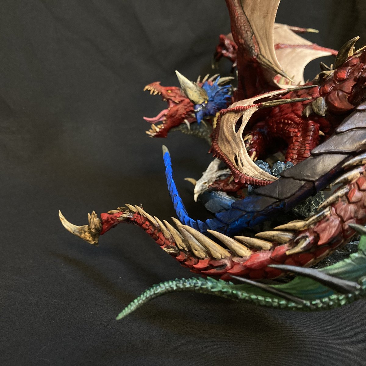 Tiamat with some close up shots. #lordoftheprint #tiamat #dnd #3dprintedtabletop #miniaturepainting