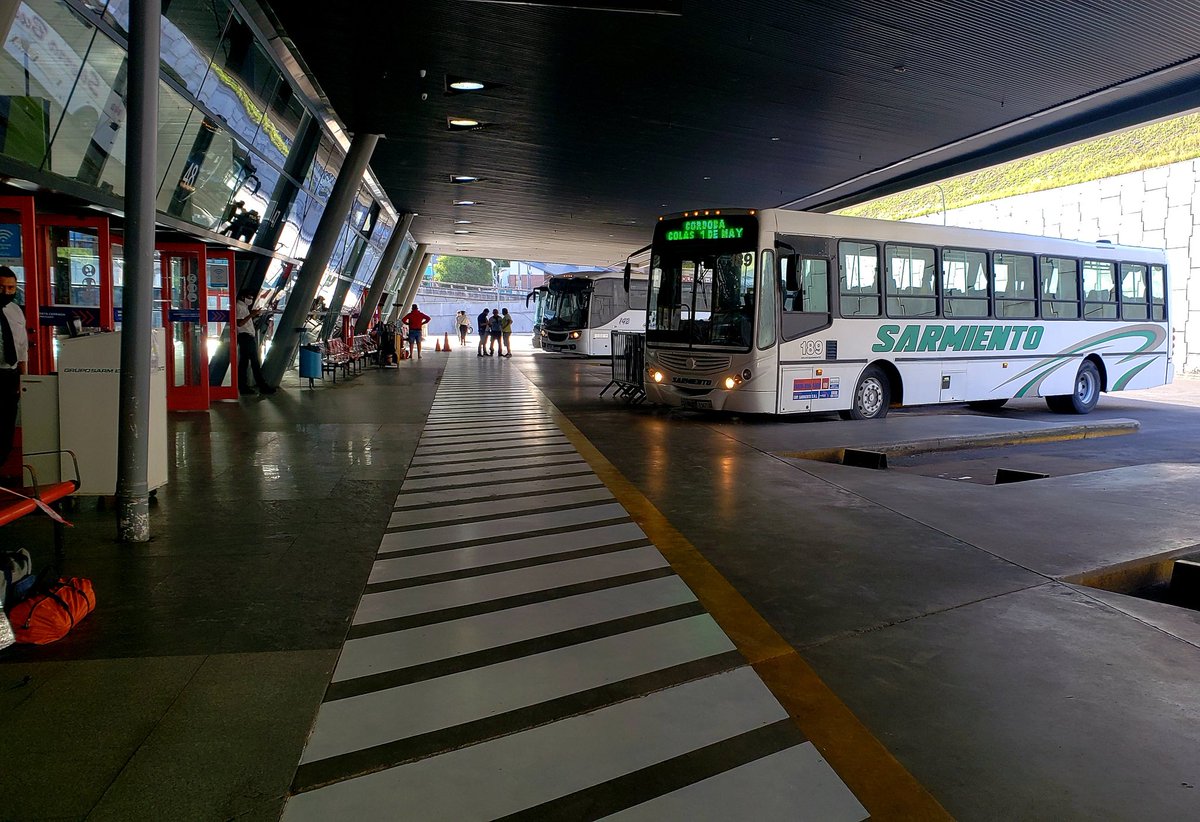 leoguevara80's tweet photo. #URGENTE #ANTICIPO paro total de Interurbanos hasta el martes y se puede extender la medida si los choferes no cobran el sueldo. Desde la medianoche se paraliza todo el trasporte en toda la provincia. La medida la acaban de dictar desde el gremio Aoita @radiomitrecba. https://t.co/ah5p3lLpmo