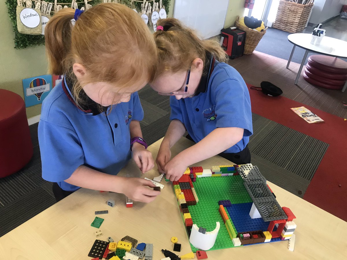 A morning of collaboration, art and P.E in Akomanga Rua. We are loving getting to know our learners <a href="/missweir2017/">Sammy Weir</a> <a href="/GCadelis/">Gershon Cadelis</a> <a href="/StonefieldsSch/">Stonefields School</a>