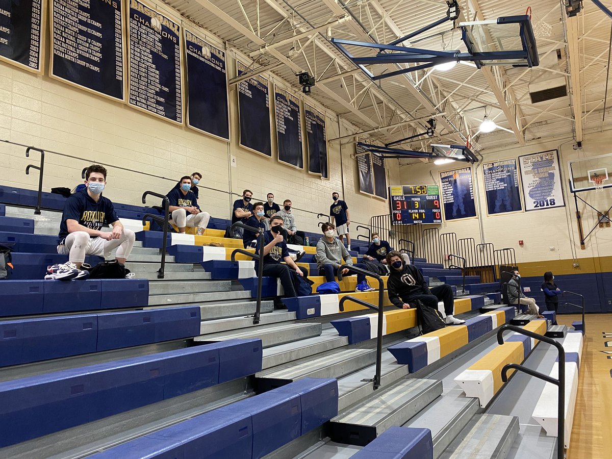 The Varsity Squad arriving before their matchup against Par Hills @7🔥🏀.