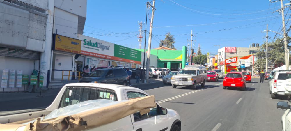 EnlaceTAguilas's tweet photo. Liberado tránsito en Calzada de las Águilas altura @ColPuenteCAOB el tráfico ya está fluido en la zona en beneficio y seguridad de automovilistas, Gracias @OVIALCDMX #JEFEHALCON #KHRONOS5 #SANANGEL1 @En_LasAguilas @PORLASAGUILAS @LomaAguilassur https://t.co/JKfMBXS9id