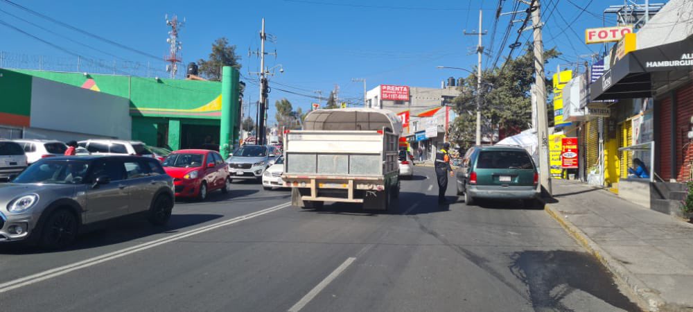 EnlaceTAguilas's tweet photo. Liberado tránsito en Calzada de las Águilas altura @ColPuenteCAOB el tráfico ya está fluido en la zona en beneficio y seguridad de automovilistas, Gracias @OVIALCDMX #JEFEHALCON #KHRONOS5 #SANANGEL1 @En_LasAguilas @PORLASAGUILAS @LomaAguilassur https://t.co/JKfMBXS9id
