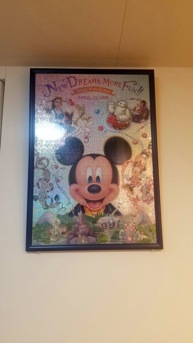 かもねぎ ディズニー勉強中 とうとう ディズニーニューファンタジーランドの1000ピースパズルを 額縁に入れて飾ったけど まじ 美しい 尊い 美女と野獣500ピースも 今ほったらかしにしてるから それも早く作って飾りたい