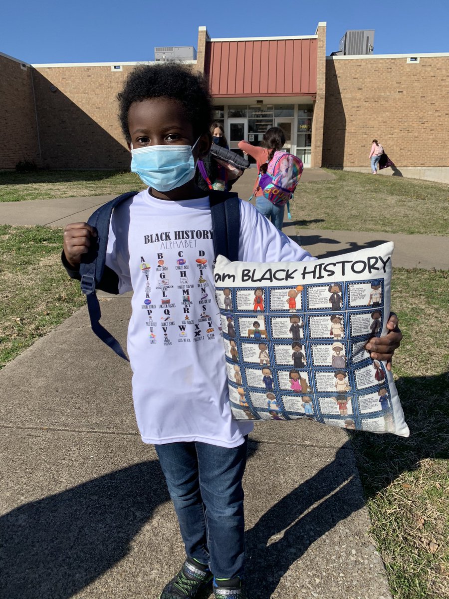 MissTuTeaches's tweet photo. How awesome is this!? Mom made the shirt and pillow herself. Happy February! #BlackHistoryMonth2021 #risdsaysomething https://t.co/fZDd0zpAPz