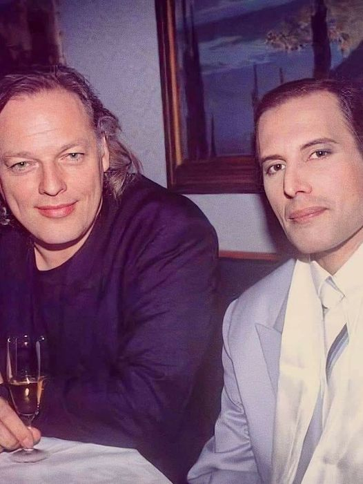 crockpics's tweet photo. David Gilmour and Freddie Mercury, 1990. https://t.co/WZMSwTFuVJ