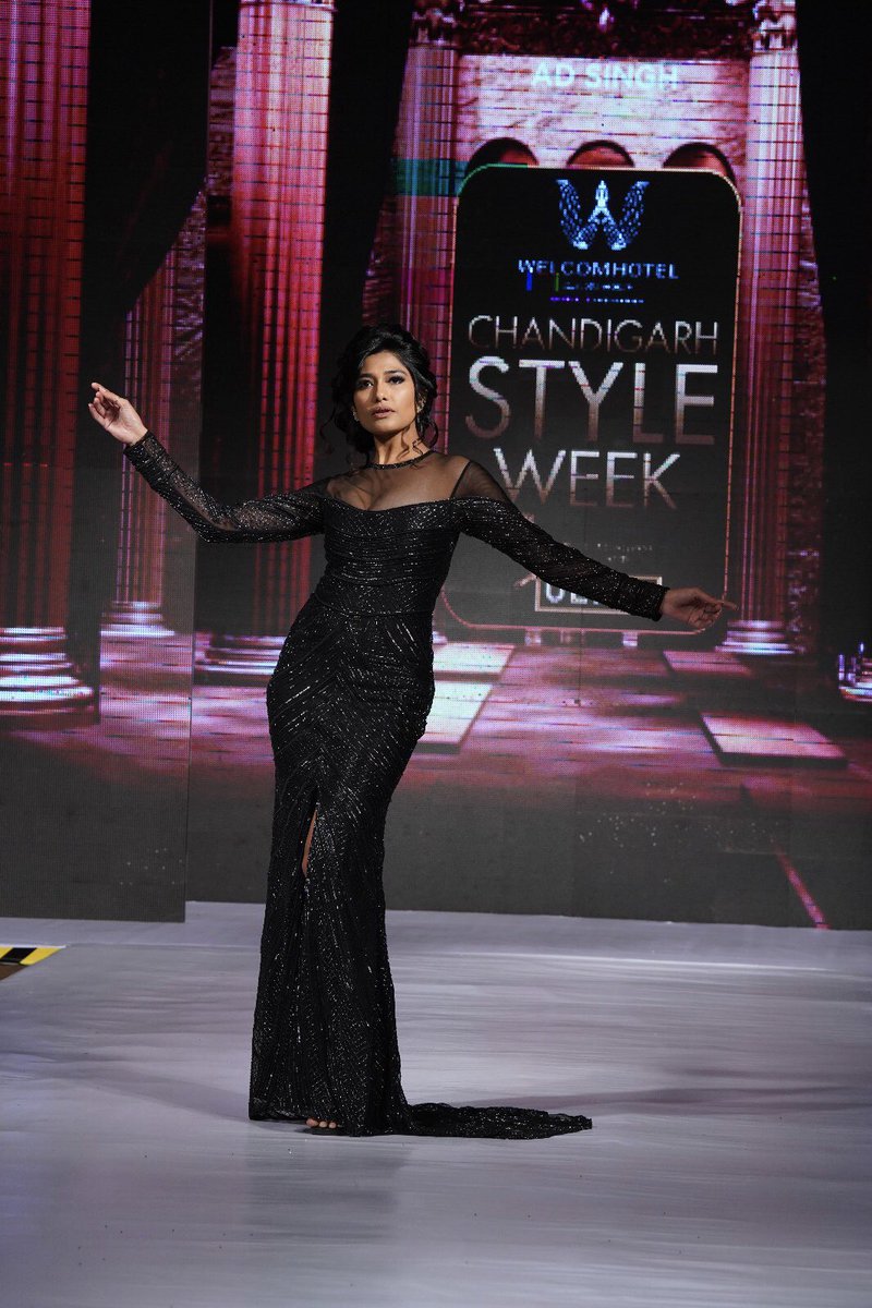 ADSINGHDESIGNS's tweet image. Black is Black! Detailed encrusted red carpet ready gown with a thigh high slit as sheer sleeves! Ideal for a cocktail, reception or a red carpet ready event! #adsingh #blackgown #blackdress #cocktailgown #receptiongown #redcarpetready