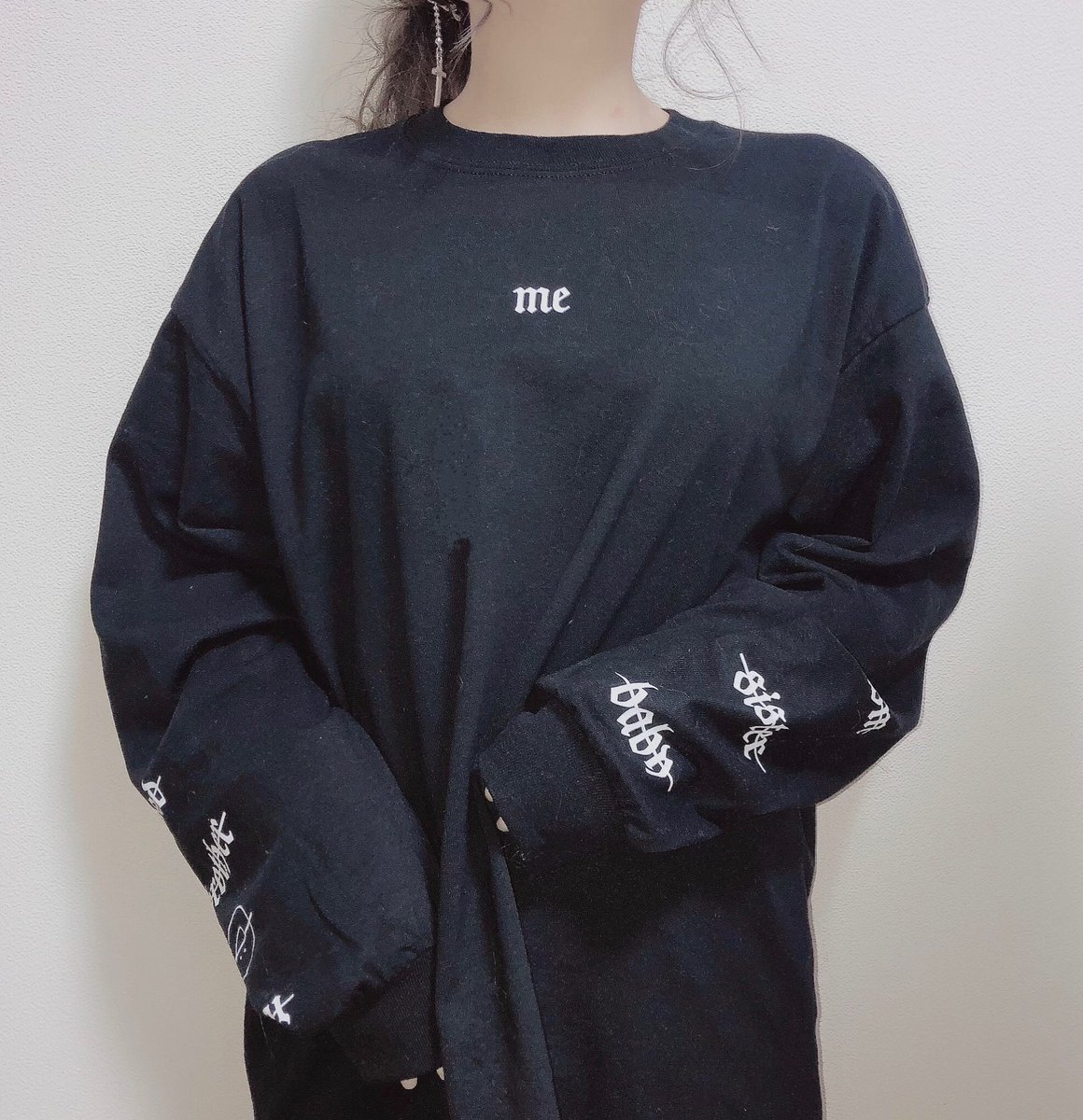 jst1012's tweet photo. 今日の17時から私のデザインしたロンT発売になりますうううう🥺🥺
インスタのプロフィールから買えます😭🦖✨ https://t.co/SW0NCWVpC7