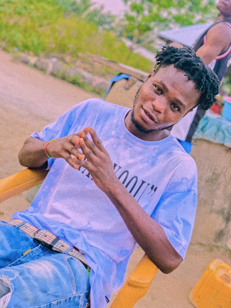 edwin_scripture's tweet image. Sometimes you just have to accept the fact that some people only enter your life as a temporary happiness.