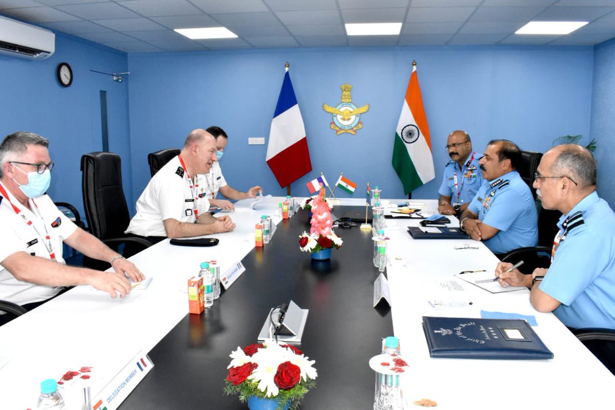 SSBCrackExams's tweet photo. CAS Air Chief Marshal RKS Bhadauria met delegations of USA, France, Bangladesh and Tajikistan during #AeroIndia21.
🇮🇳 🤝🇺🇸 🇫🇷 🇧🇩 🇹🇯 https://t.co/iIISSqLojN